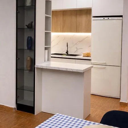 Theos Beachside Escape Apartament *